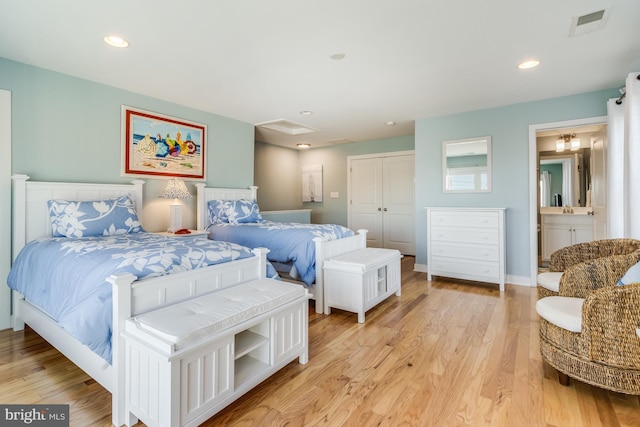 bedroom featuring light wood-type flooring, visible vents, a closet, and recessed lighting