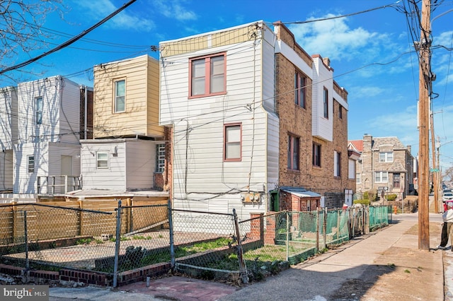 exterior space featuring a fenced front yard