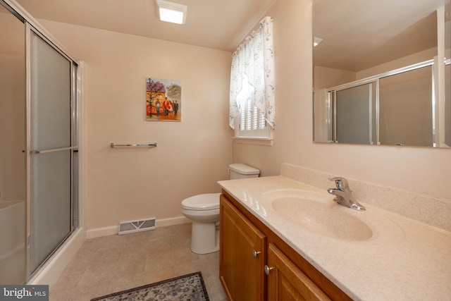 full bath with toilet, vanity, visible vents, baseboards, and an enclosed shower