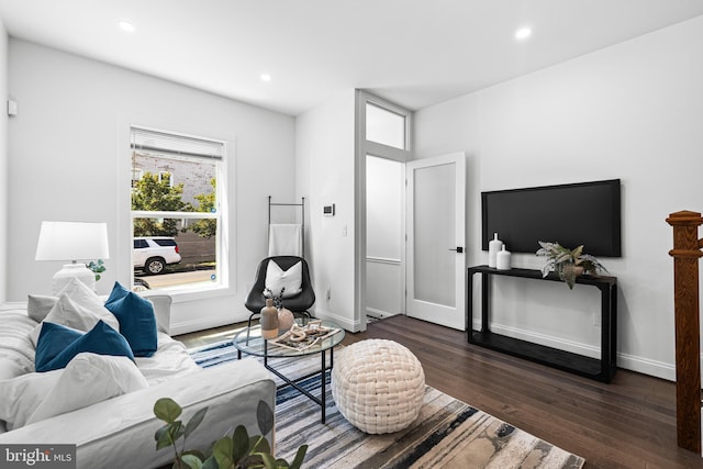 living room with recessed lighting, baseboards, and wood finished floors