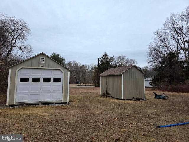 view of detached garage