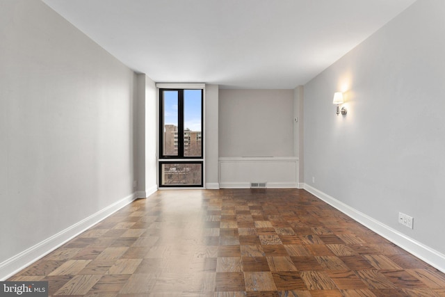 spare room featuring visible vents and baseboards