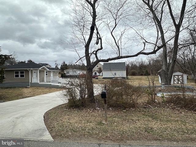 view of yard with a storage shed and an outdoor structure