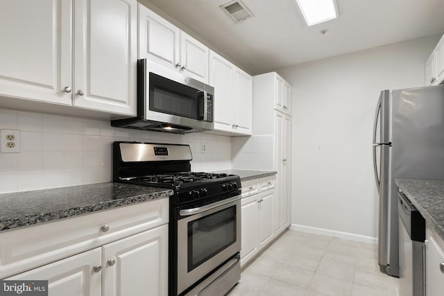 kitchen featuring white cabinets, tasteful backsplash, visible vents, and stainless steel appliances