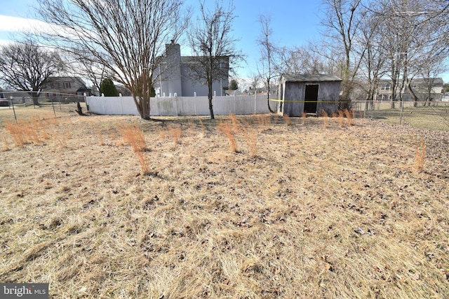 view of yard with an outbuilding and fence