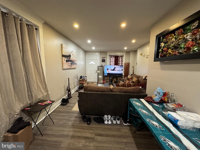 living room featuring dark wood-style floors, baseboards, and recessed lighting