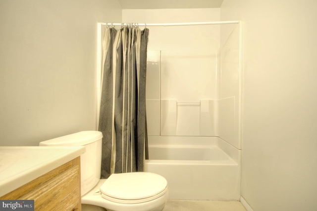 full bath featuring vanity, toilet, and shower / tub combo with curtain