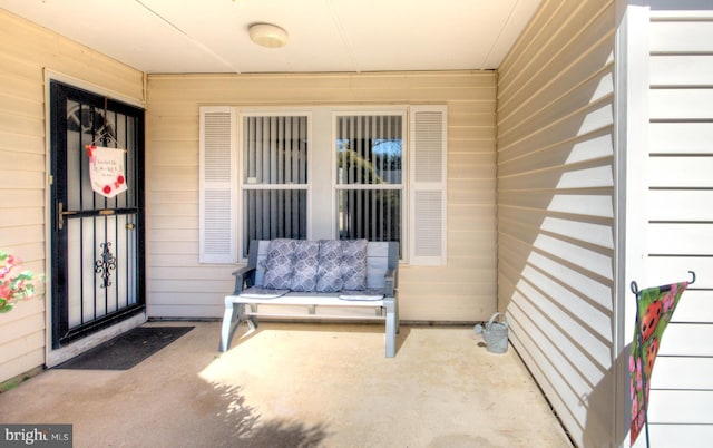 entrance to property featuring a porch