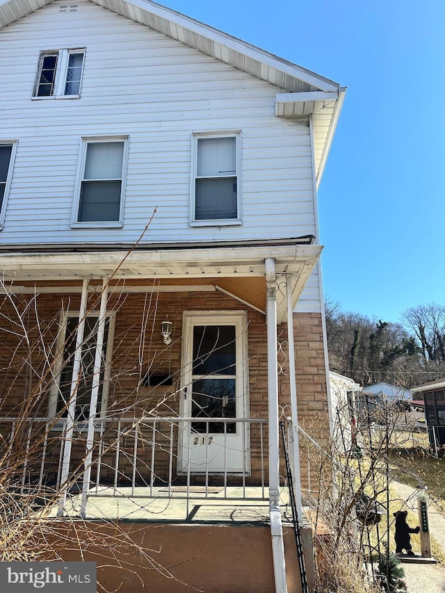 view of front of property with covered porch