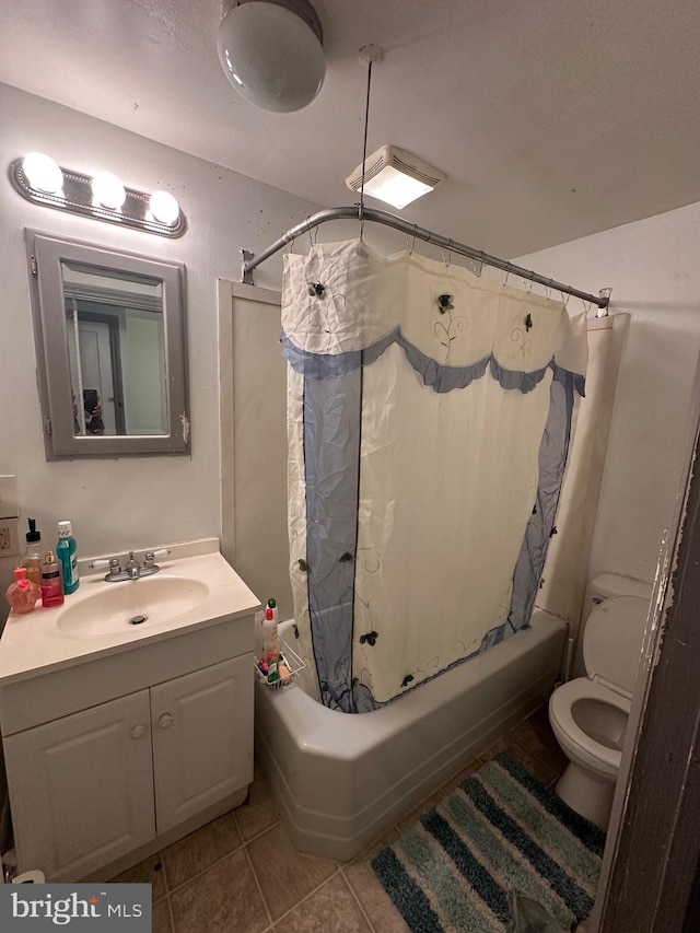 full bath featuring toilet, visible vents, vanity, tile patterned floors, and shower / bath combo with shower curtain