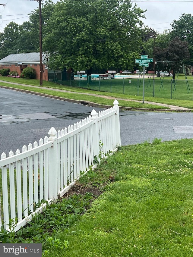 8211 Beach Dr, Baltimore, MD 21222 - view of yard