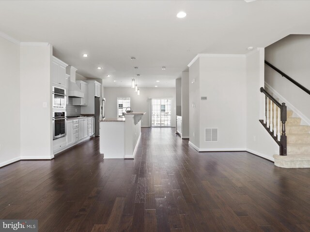 kitchen featuring dark wood finished floors, visible vents, open floor plan, white cabinets, and baseboards