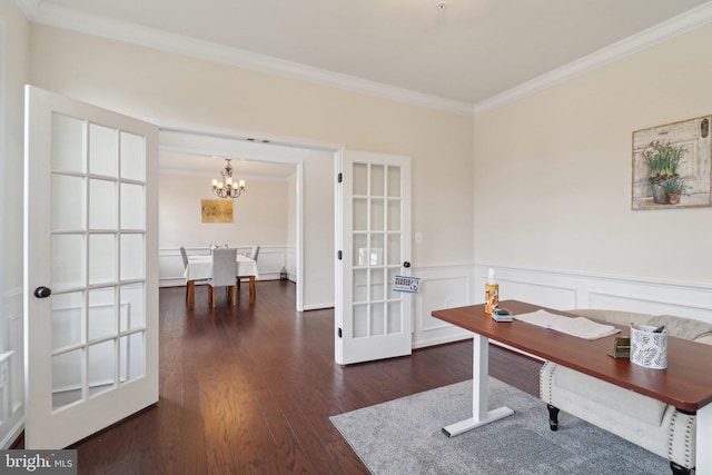 home office featuring dark wood-style floors, ornamental molding, a notable chandelier, and wainscoting