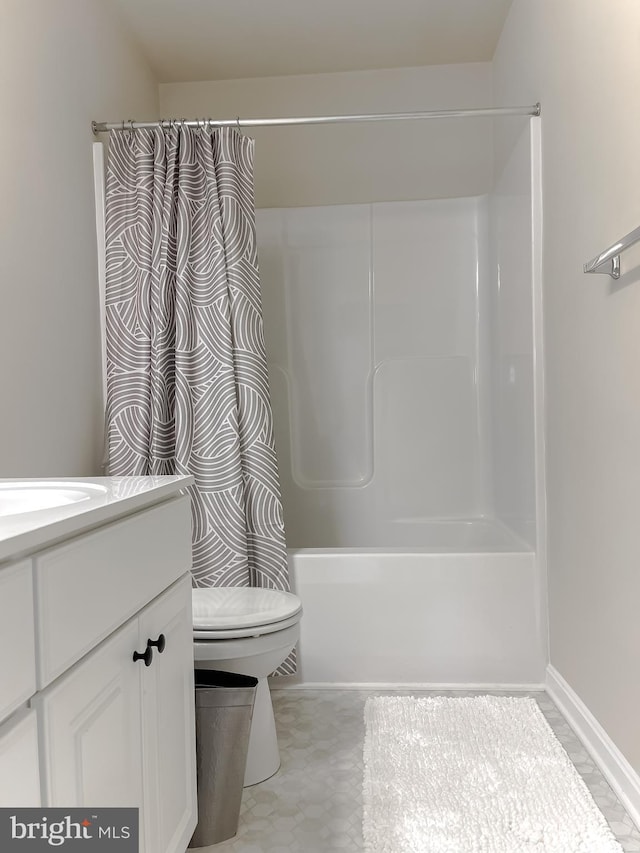 bathroom with baseboards, toilet, shower / tub combo with curtain, and vanity