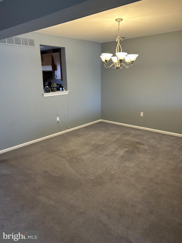 empty room featuring carpet, visible vents, baseboards, and an inviting chandelier