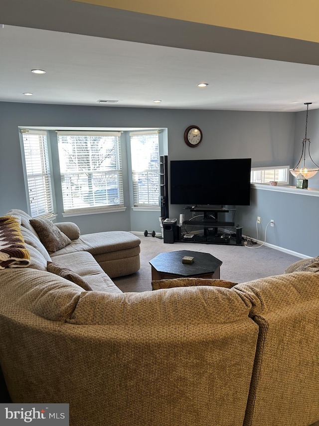 living area featuring recessed lighting, carpet flooring, and baseboards