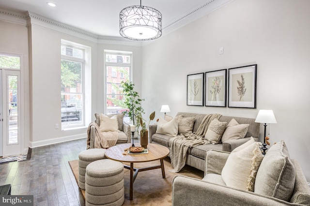 living area featuring crown molding, baseboards, hardwood / wood-style floors, and recessed lighting