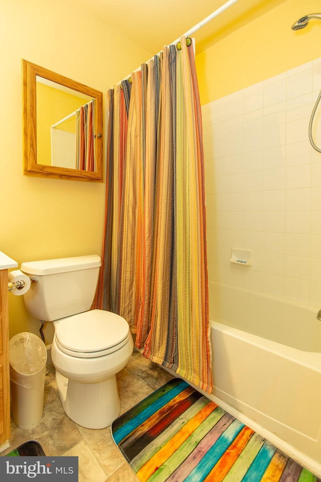 bathroom featuring toilet and shower / bath combo