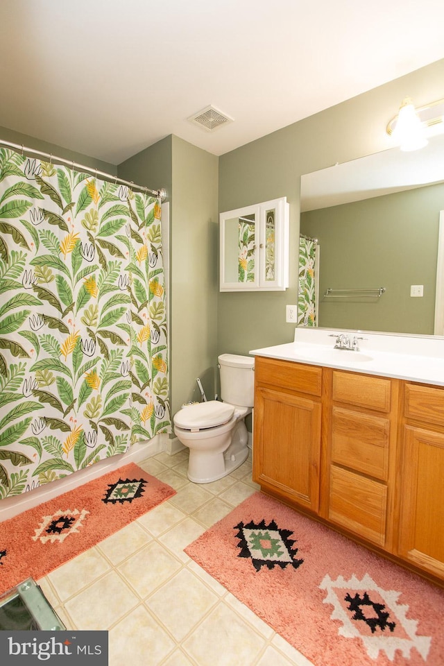 full bathroom with tile patterned flooring, visible vents, toilet, a shower with curtain, and vanity