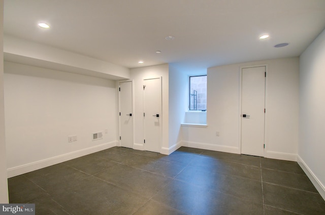 basement with visible vents, baseboards, and recessed lighting