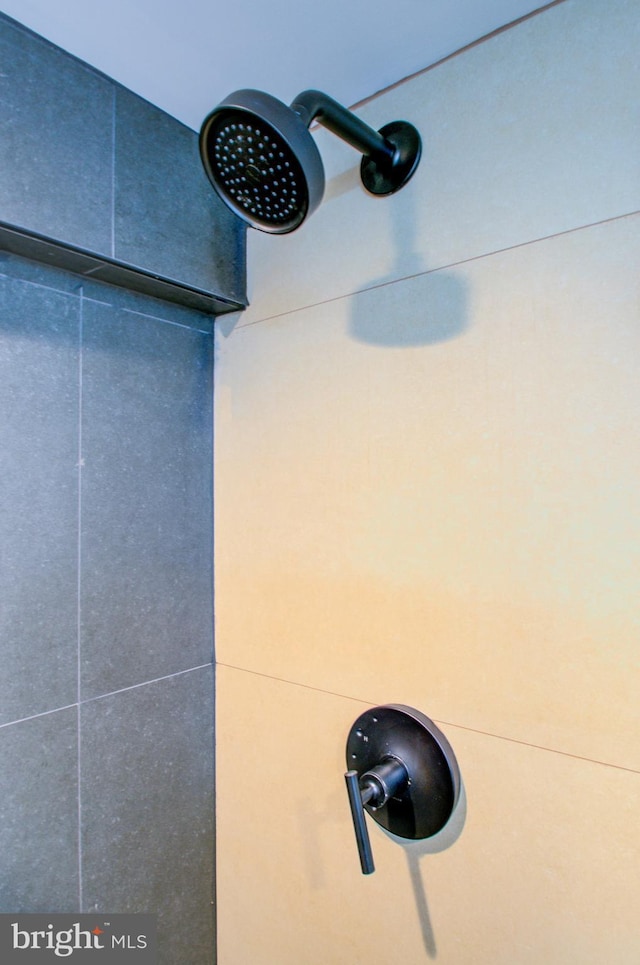 interior details with a tile shower