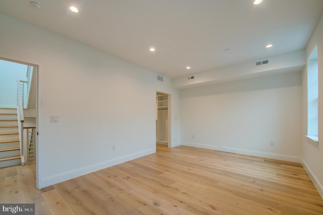 unfurnished room with light wood-style flooring, visible vents, baseboards, and recessed lighting