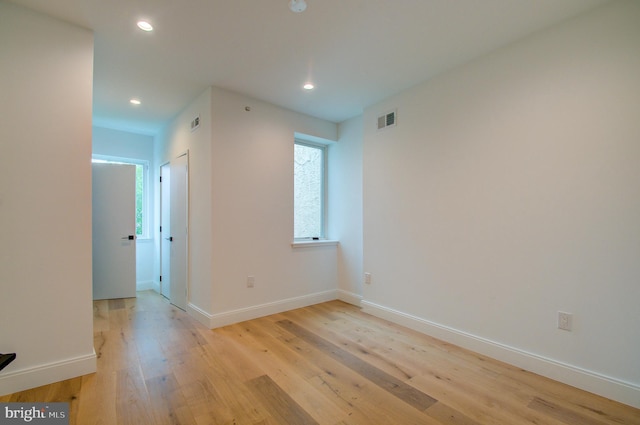 spare room featuring light wood-style flooring, recessed lighting, visible vents, and baseboards