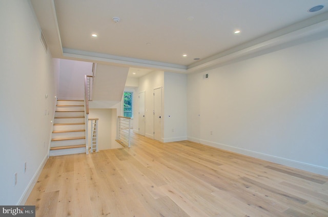 unfurnished room featuring light wood-style floors, baseboards, visible vents, and recessed lighting