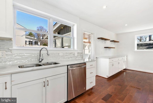 kitchen with visible vents, a sink, tasteful backsplash, dark wood-style floors, and dishwasher