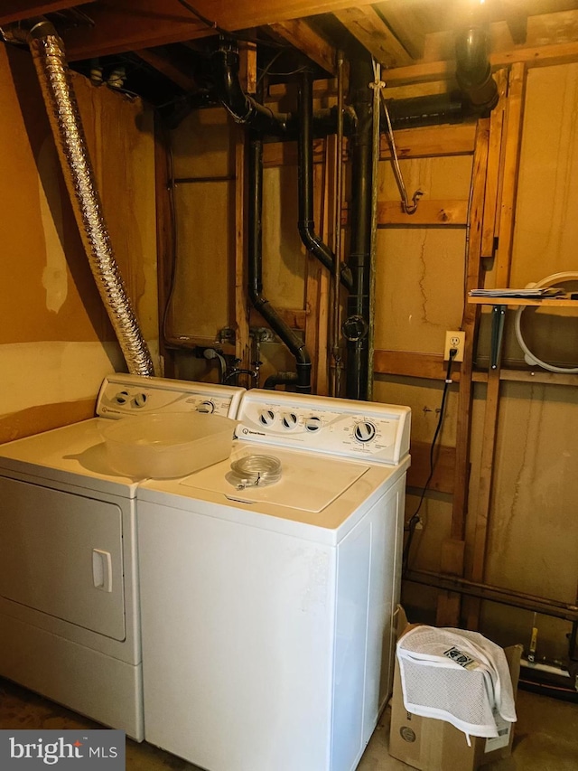 laundry area with laundry area and washing machine and dryer