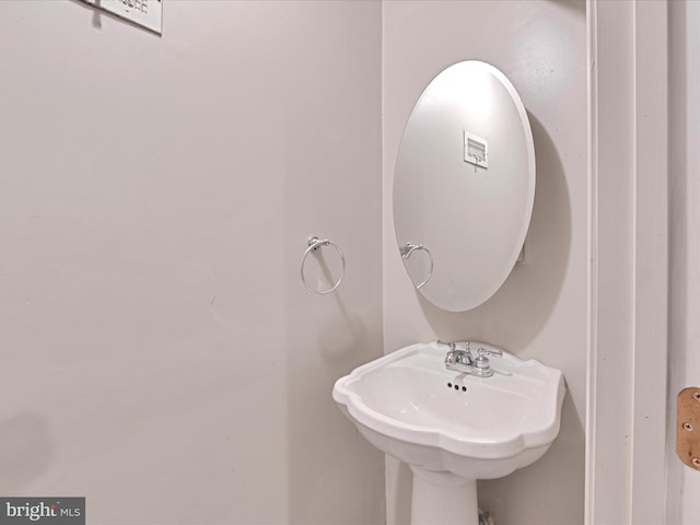 bathroom with visible vents and a sink