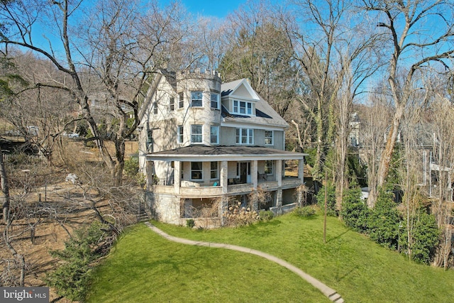 view of front of house featuring a front yard