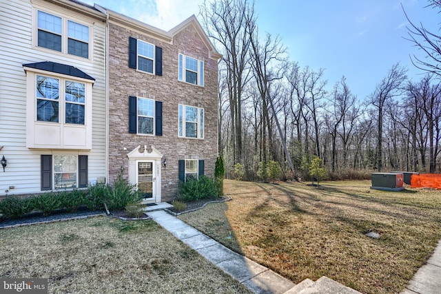 view of property featuring a front yard