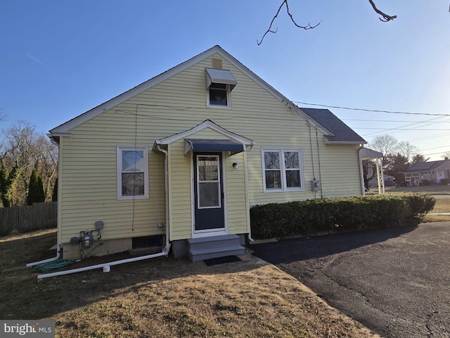 bungalow-style house featuring fence and entry steps