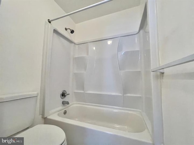 11732 Stonegate Ln, Columbia, MD 21044 - full bathroom with toilet and washtub / shower combination