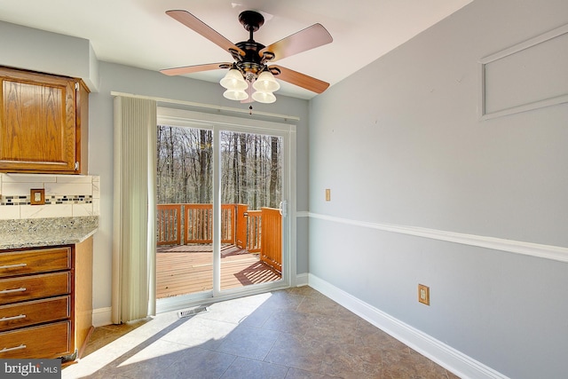 entryway with visible vents, baseboards, and ceiling fan