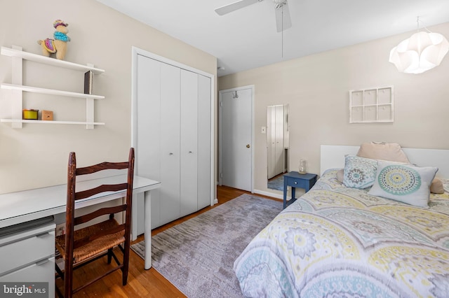 bedroom with a closet, a ceiling fan, and wood finished floors