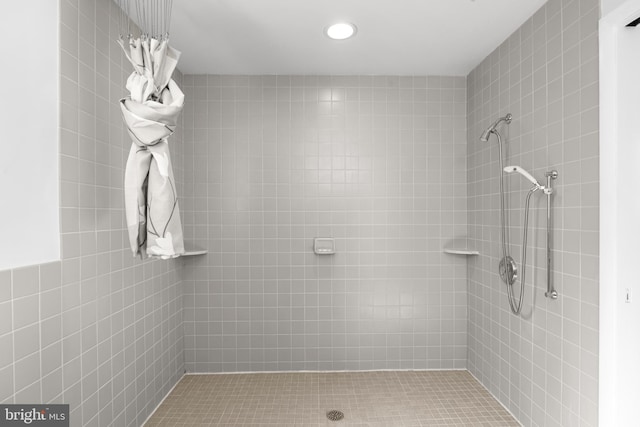 bathroom with a tile shower