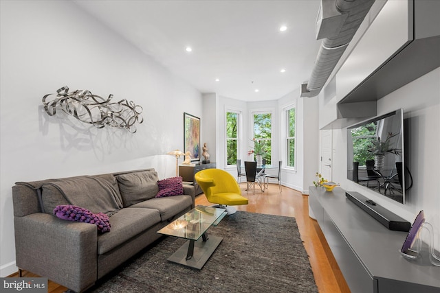 living area featuring recessed lighting, light wood-style flooring, and baseboards