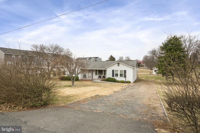 view of front of home with aphalt driveway and covered porch