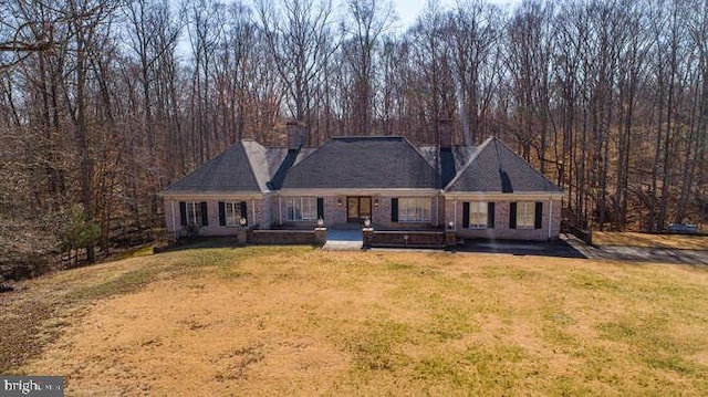 view of front of house with a front yard