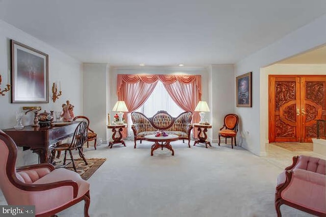 living area with carpet floors and crown molding