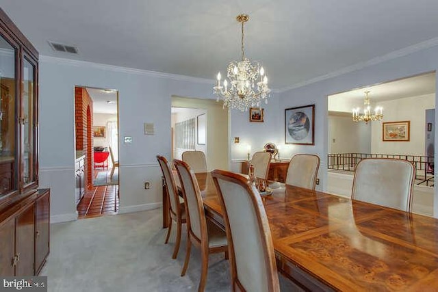 dining space featuring ornamental molding, visible vents, a notable chandelier, and light carpet