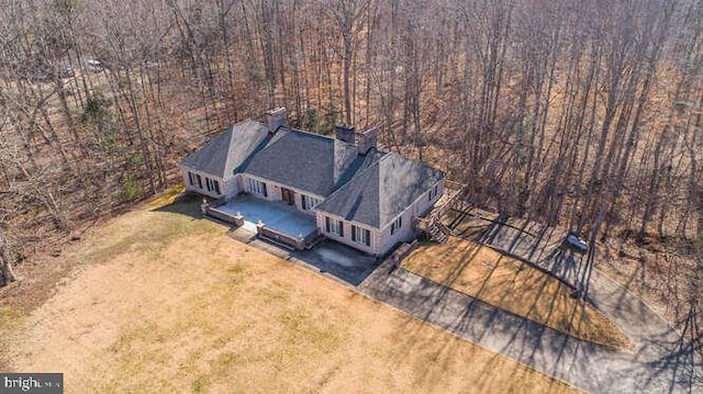 birds eye view of property featuring a wooded view