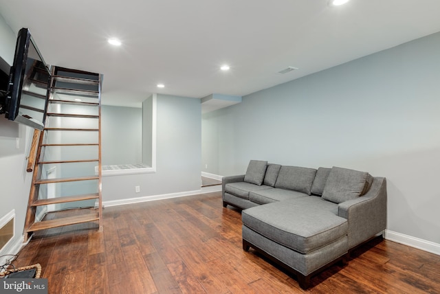 living area with recessed lighting, visible vents, baseboards, and hardwood / wood-style flooring