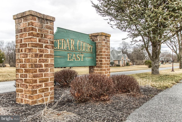 view of community / neighborhood sign