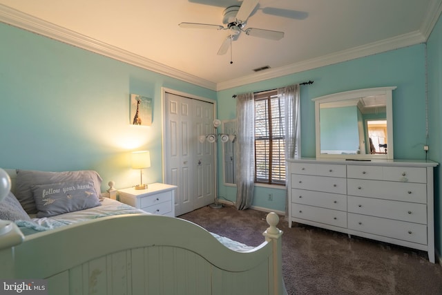 carpeted bedroom featuring visible vents, baseboards, ornamental molding, a closet, and a ceiling fan