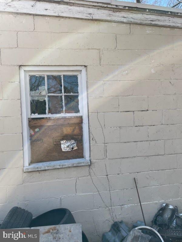 details featuring concrete block siding