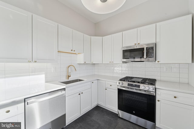 kitchen featuring a sink, light countertops, tasteful backsplash, and stainless steel appliances