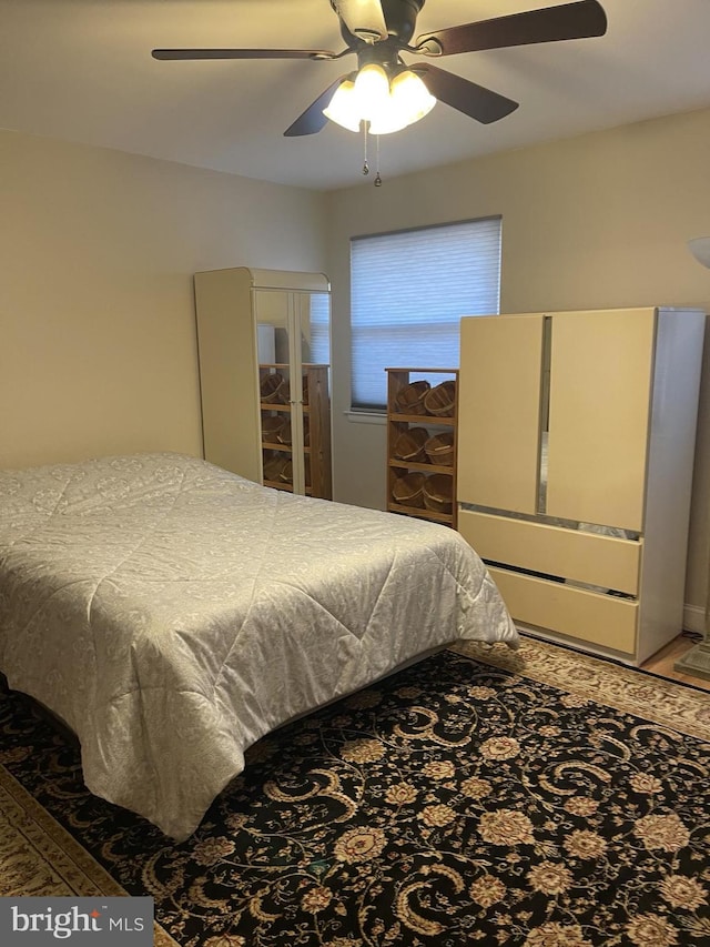 bedroom featuring a ceiling fan